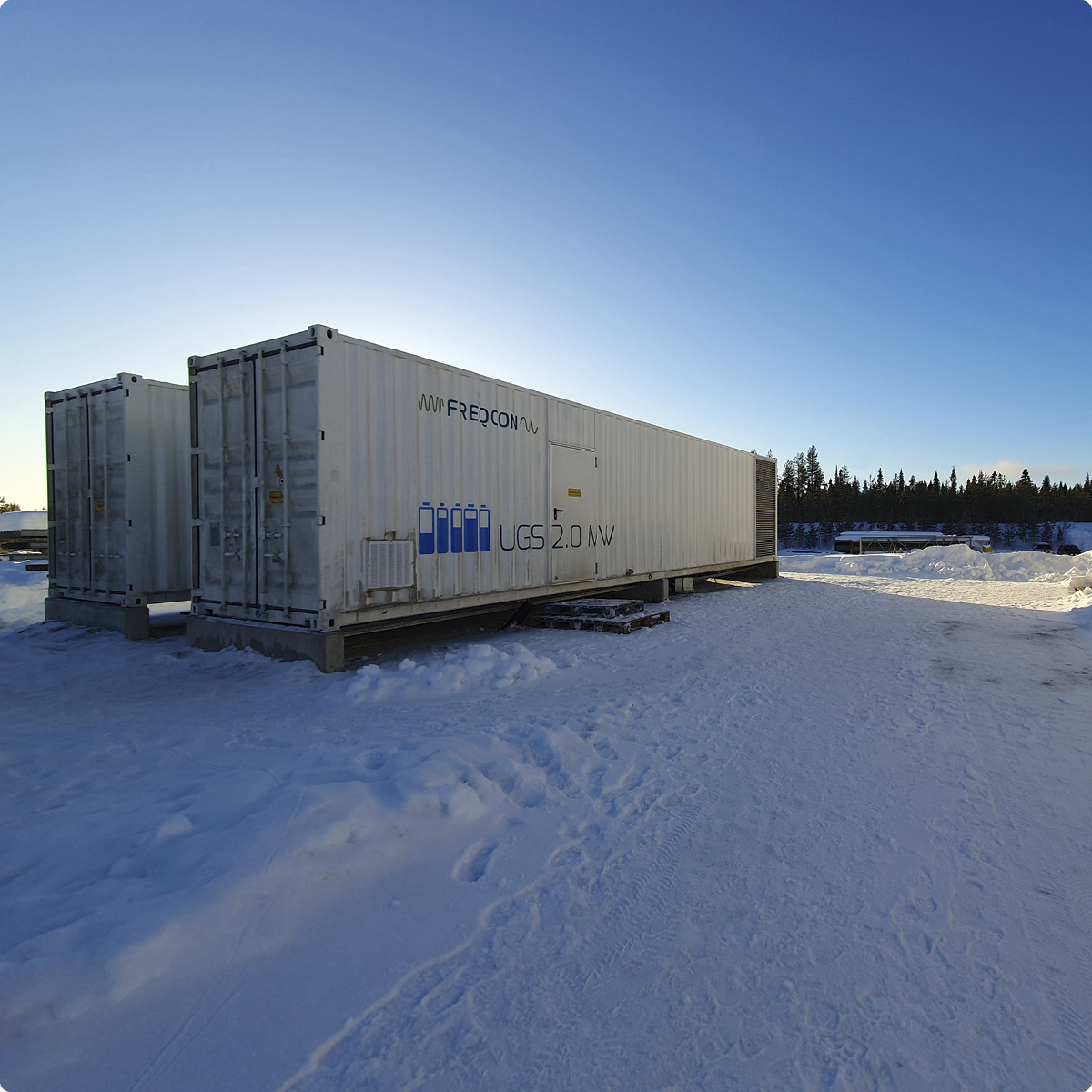 Freqcon_UGS_1200x1200_02 Ultrakondensatoren Netzstabilisator Spannungsstabilisierung und Doppelschichtkondensatoren zur Frequenzstabilisierung Superkondensatoren Integration von erneuerbaren Energiequellen wie Solar- und Windenergie in das Stromnetz unterbrechungsfreie Stromversorgung